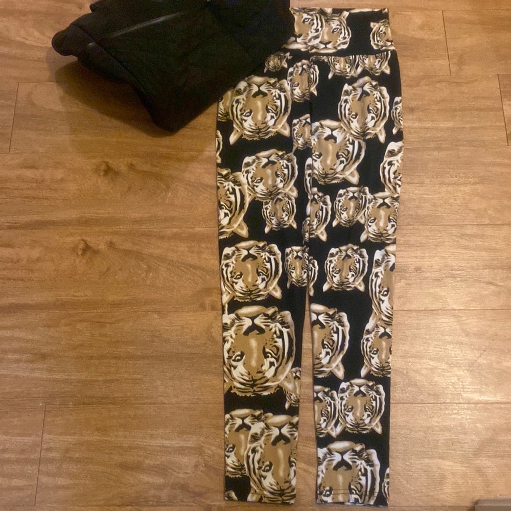 Black & Gold Tiger print leggings, OS, never worn